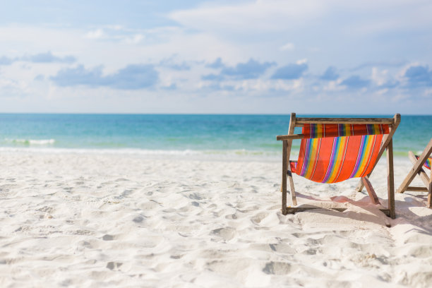 宁静的海滩夏日景色。异国情调的热带海滩景观为背景。图片下载