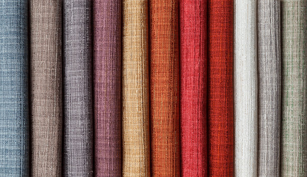 窗帘的多色织物样品特写。图片下载