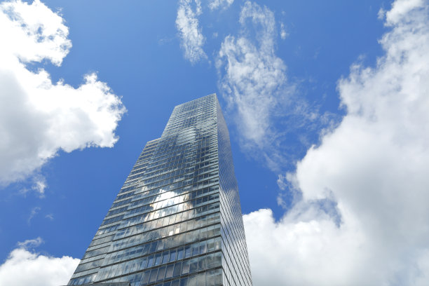 阳光下的媒体园区摩天大楼，德国图片下载