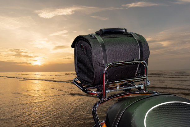 摩托车行李与背景分开图片下载