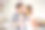 近距离的照片对美丽的他他他的男人的男人她她的女士的生日刚刚结婚的手手臂红色的酒杯告诉说说讲讲祝酒公寓明亮的白色厨房室内图片下载