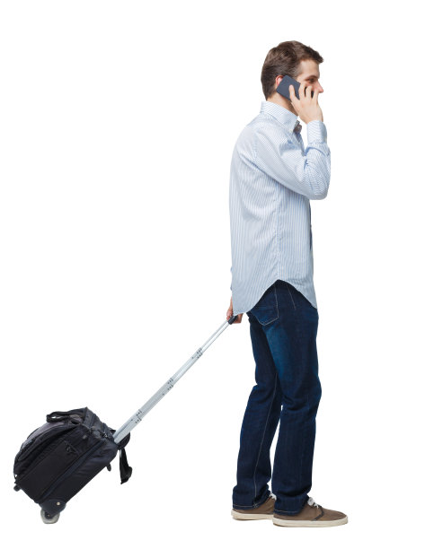 侧视图行走的商人与手提箱讲电话。图片下载