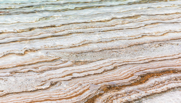 约旦死海的盐层图片下载