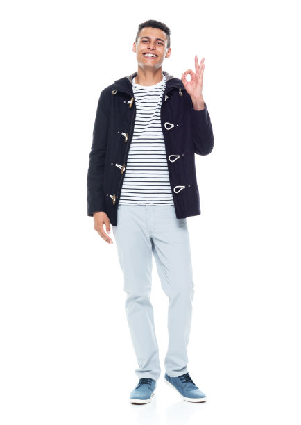 英俊的黑人，卷发，穿着一件夹克- ok标志图片下载