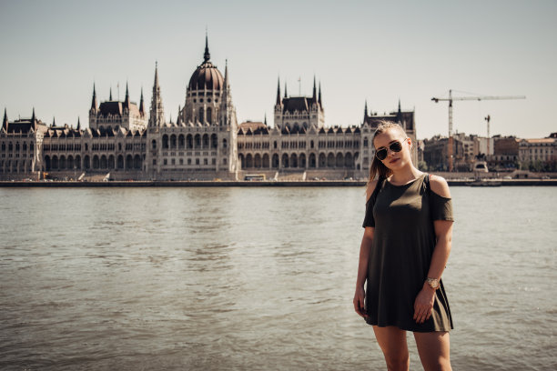 女人在布达佩斯图片下载