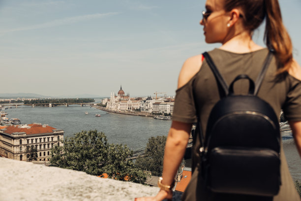 女人在布达佩斯图片下载