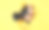 一个滑稽的狗仔队女孩拿着相机从封面往外看，她张着嘴看发生了什么。纸黄了，撕了个洞。小报。寻找图片库。图片下载