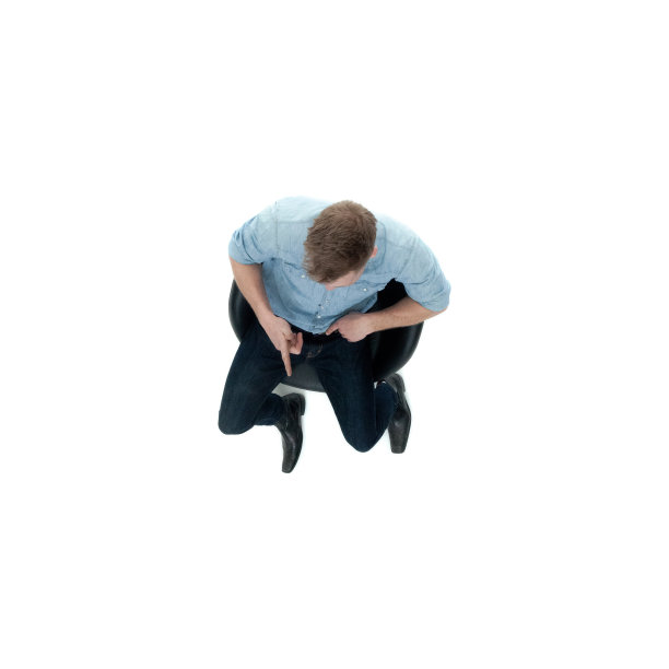 正上方的人坐在椅子上休息图片下载