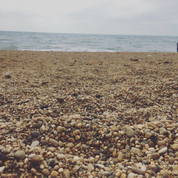 卵石滩图片下载