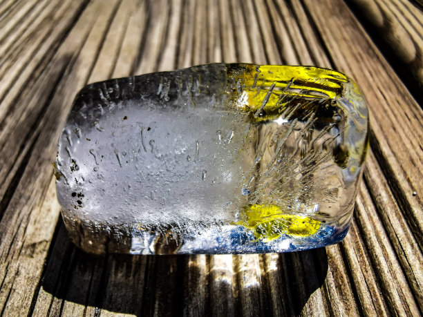 阳光下的冰图片下载