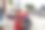 小男孩走在街上图片下载