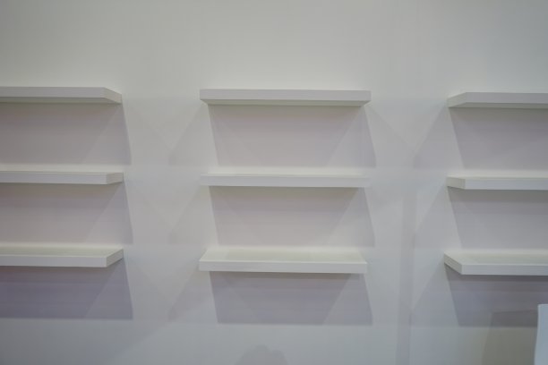 货架与不稳定的人图片下载