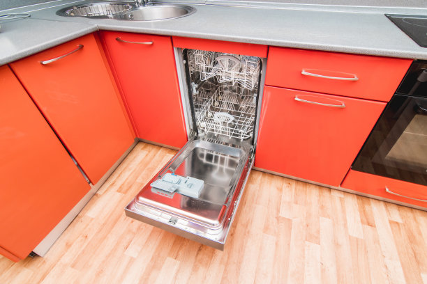 厨房里内置洗碗机的照片图片下载