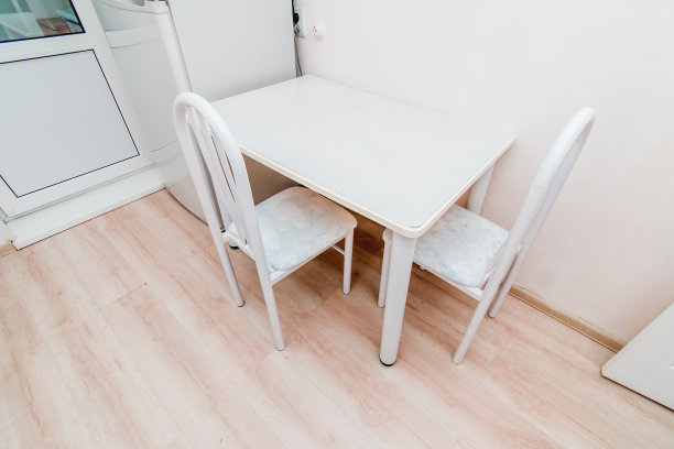 灯光厨房的照片图片下载