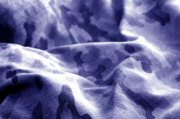 旧的伪装布，蓝色调的模糊效果图片下载