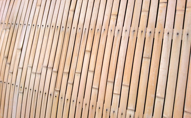 它被称为“INUYARAI”，用短拱形(传统竹制)篱笆围在传统联排别墅的墙壁上。在京都图片下载