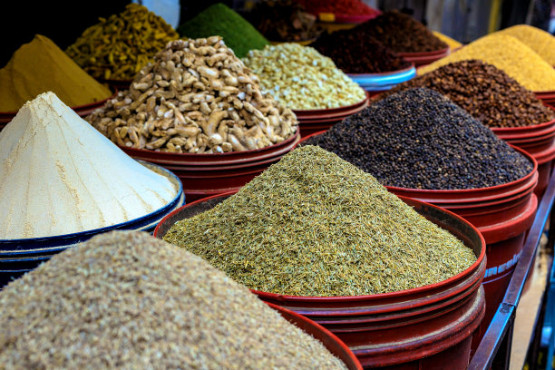 摩洛哥马拉喀什市场的传统香料图片下载