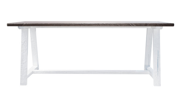 空桌子与质朴的木制桌面适合产品展示。3 d渲染。图片下载