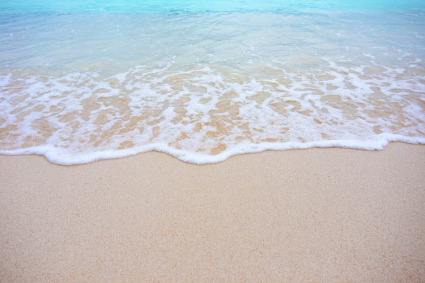 柔软的海浪和美丽的海滩图片下载