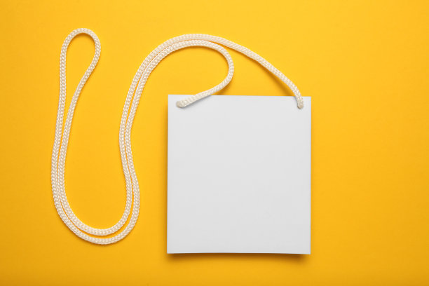 卡片挂绳模型，黄色背景的徽章id标签。员工识别图片下载