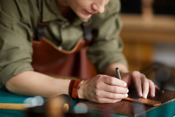 女性工作的工匠图片下载