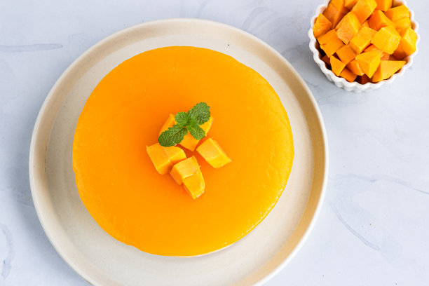 芒果芝士蛋糕和芒果方块直接从上面的照片图片下载