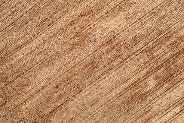 犁过的农田空中纹理和背景图片下载