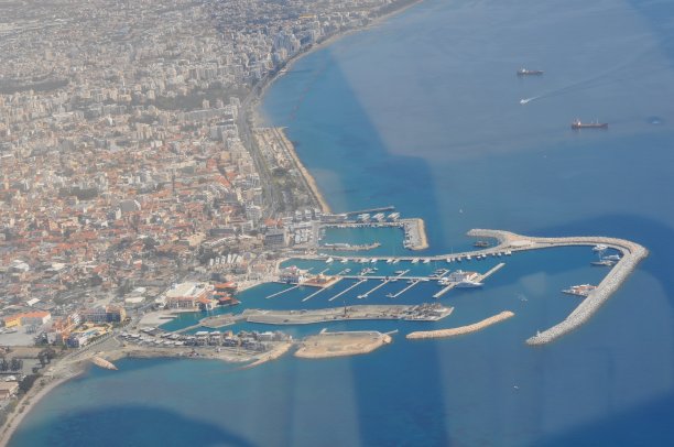 美丽的利马索尔码头概述在塞浦路斯图片下载