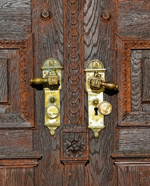 匈牙利德布勒森市大教堂的大门图片下载