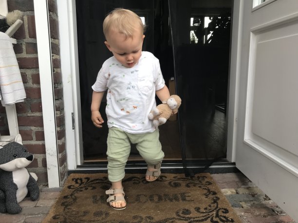 可爱的小男孩图片下载