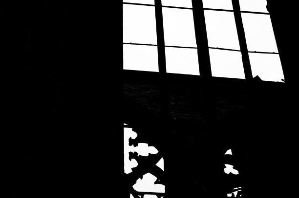 哥特式窗形-黑白背景(德国，欧洲)图片下载