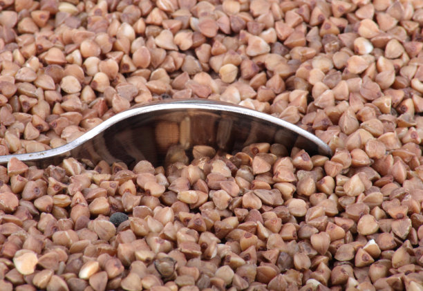 荞麦背景和一茶匙图片下载