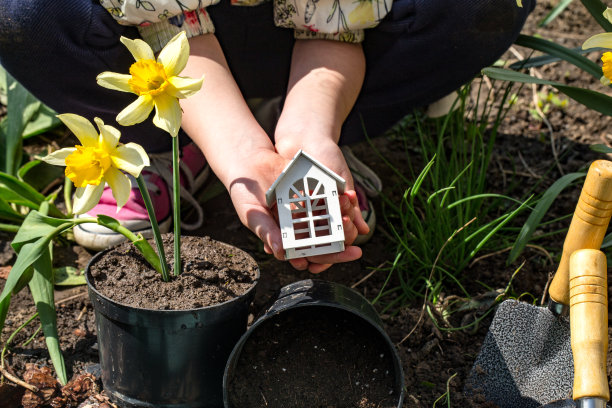地球日，花园背景上的孩子图片下载