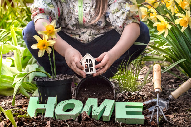 地球日，花园背景上的孩子图片下载
