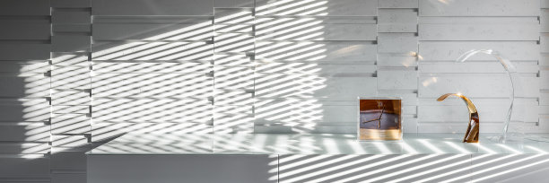 新设计的灯具和时钟图片下载