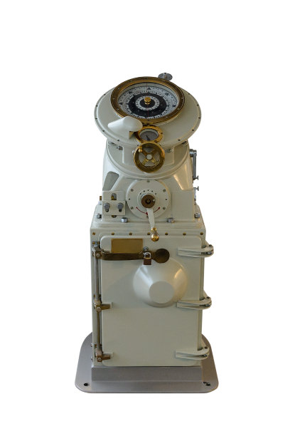 海军陀螺罗经孤立在白色背景上图片下载