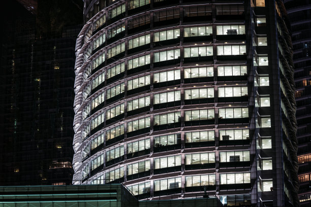 晚上在办公楼里图片下载