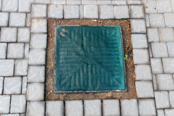 一个方形排水管的近景图片下载