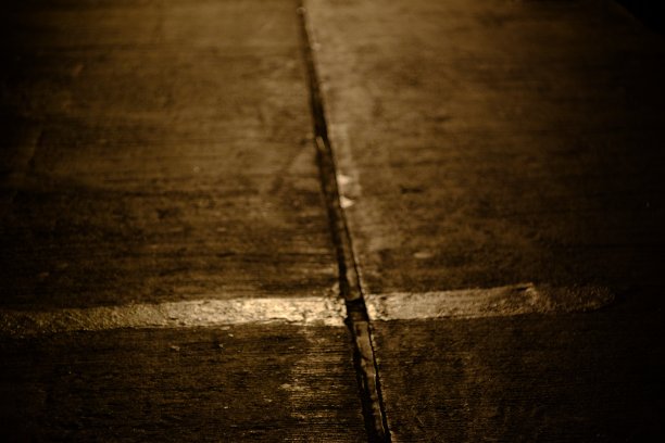 界限，交叉和黑暗图片下载