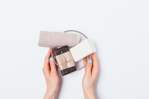 女性手握卫生套图片下载