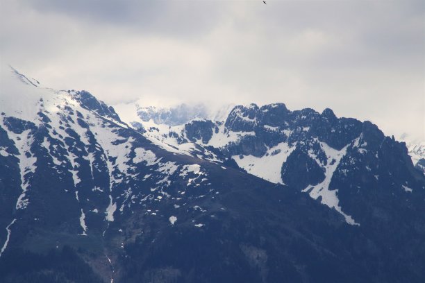 法国阿尔卑斯山的贝勒多恩山脉图片下载