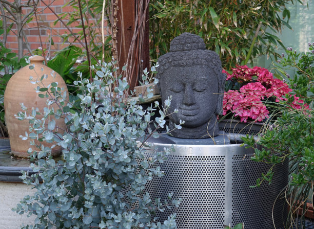 佛像在花园图片下载