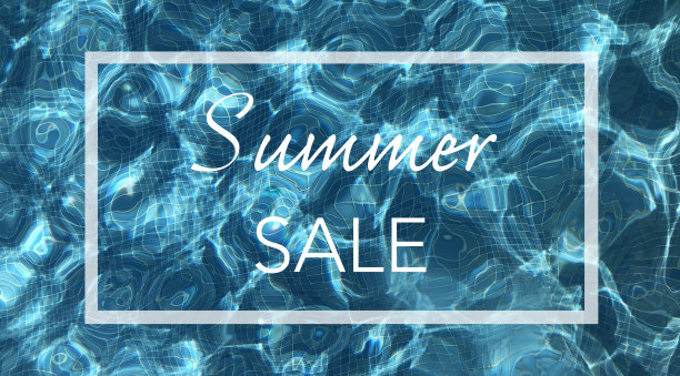 水中荡漾着镶框的“夏季大减价”文字图片下载