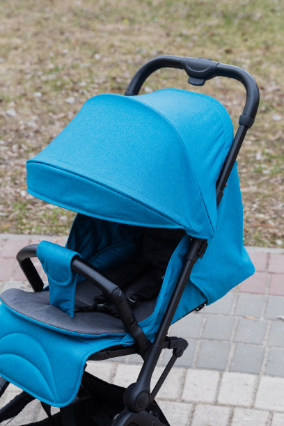 原版婴儿车，特写细节。新设计图片下载