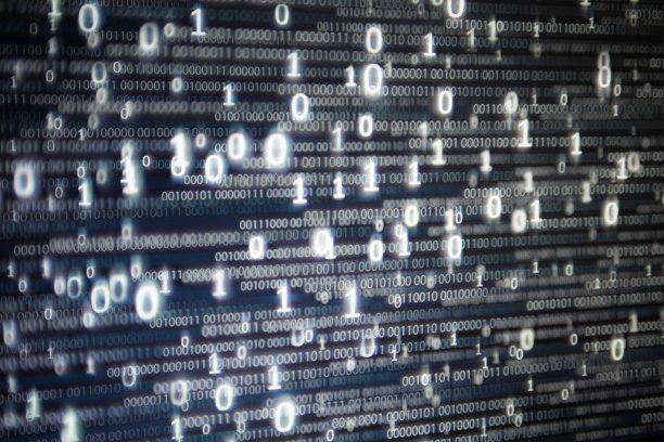 浮动数据代码。云服务器服务。多层二进制数据照片。红色，蓝色和白色数字文本在黑暗的空间背景。信息技术转移与改造概念。图片下载