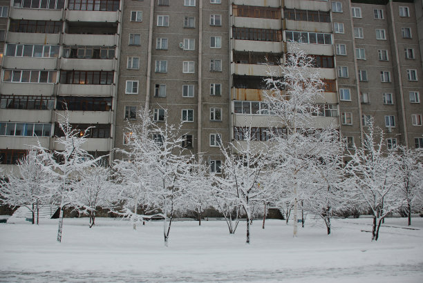 城里刚下过雪图片下载