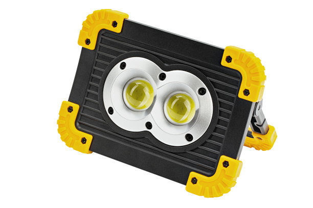 Led泛光灯聚光灯电池充电便携式隔离在白色背景。图片下载