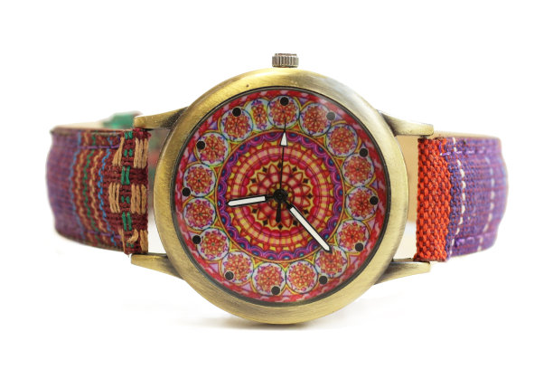 手表在一个白人孤立的背景上嬉皮民族风格图片下载