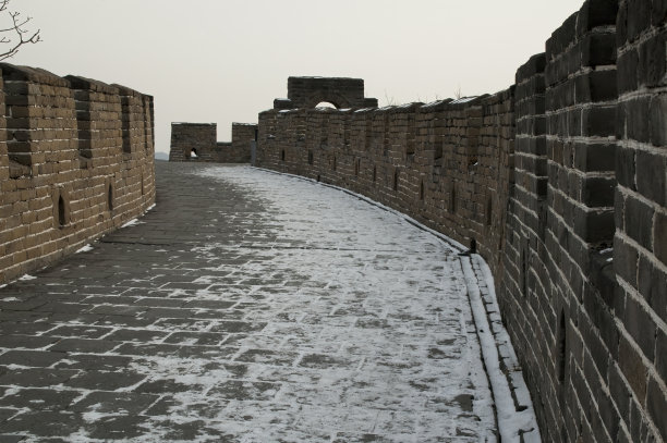 中国长城顶上的雪景图片下载