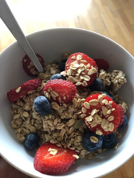 希腊酸奶什锦麦片草莓蓝莓图片下载